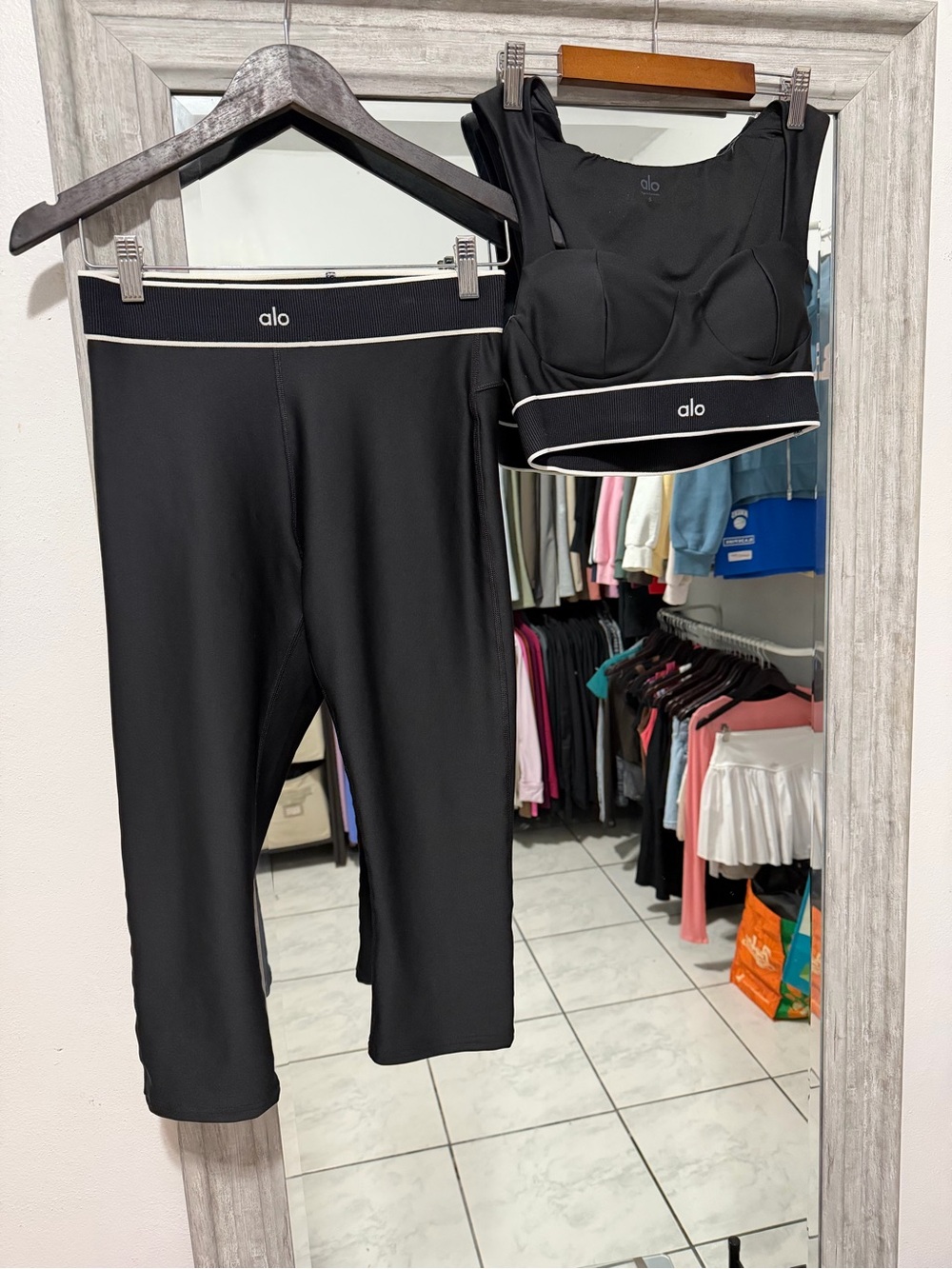 ALO Yoga Black Crop Capris and Matching Sports Bra Set S/M